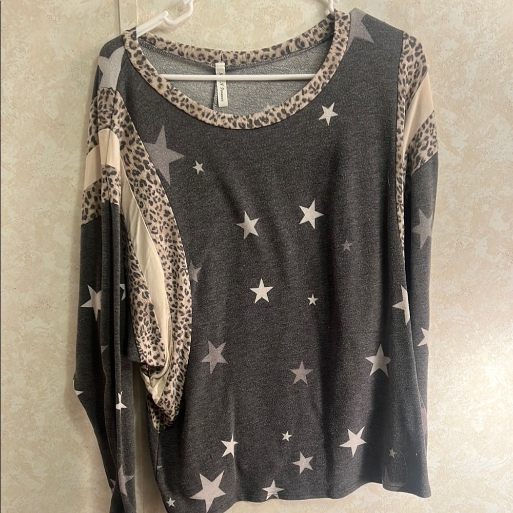 Gray Boxy Long Sleeve Sweatshirt with Star Design